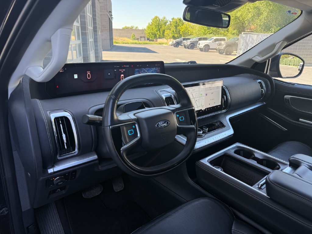 Used 2025 Ford Expedition Platinum AWD/4WD image 23