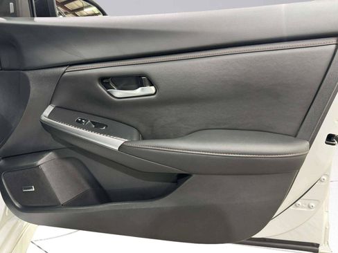 Used 2025 Nissan Sentra SR w/ SR Premium Package FWD image 31