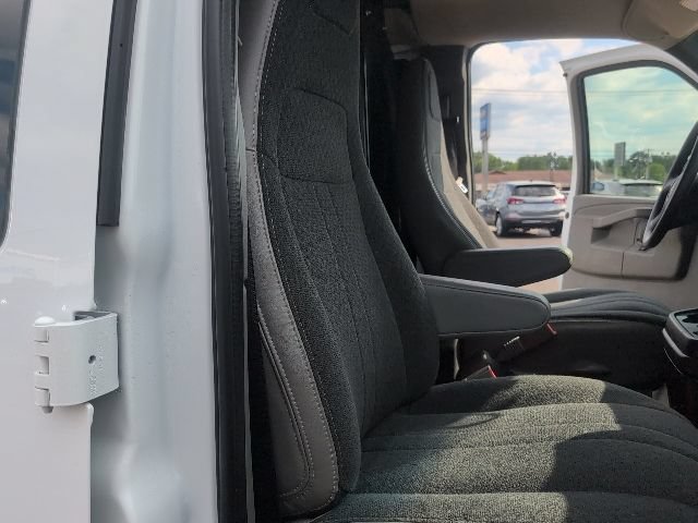Used 2025 GMC Savana 2500 w/ Driver Convenience Package RWD image 40