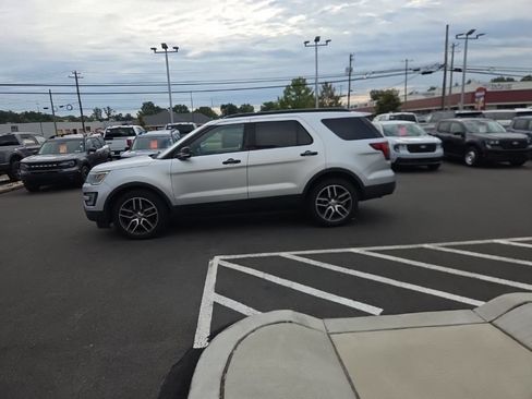 Used 2017 Ford Explorer Sport w/ Equipment Group 401A AWD/4WD image 4