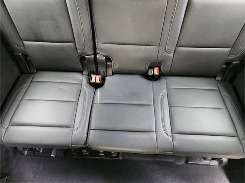 Used 2022 Chevrolet Suburban Z71 image 36