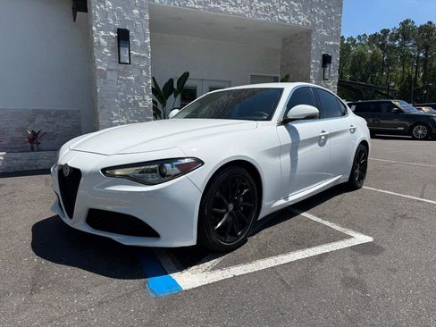 Used 2017 Alfa Romeo Giulia RWD image 8