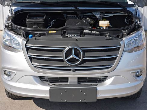 Used 2024 Mercedes-Benz Sprinter 2500 image 8