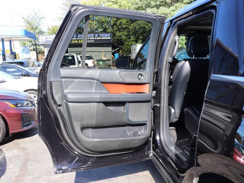 Used 2024 Lincoln Navigator L Premiere 4x4 image 38