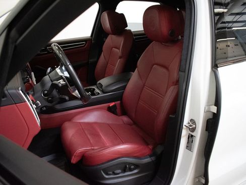 Used 2022 Porsche Cayenne GTS AWD/4WD image 5