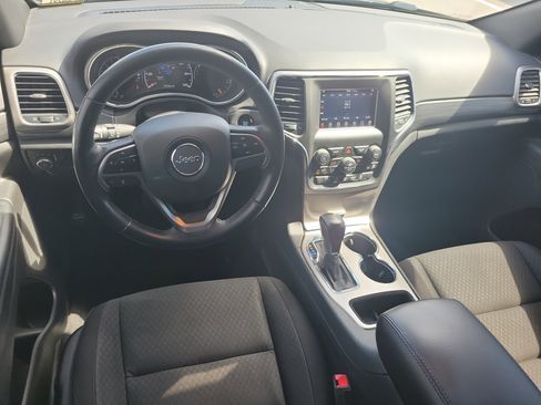 Used 2021 Jeep Grand Cherokee Laredo AWD/4WD image 13
