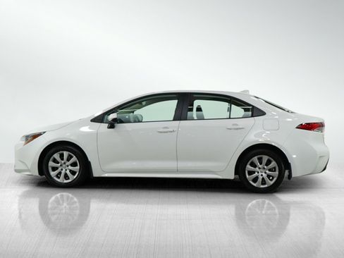 Used 2025 Toyota Corolla LE image 2