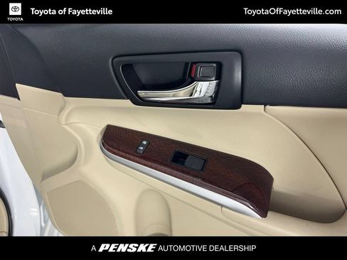 Used 2012 Toyota Camry XLE w/ Leather Pkg FWD image 9