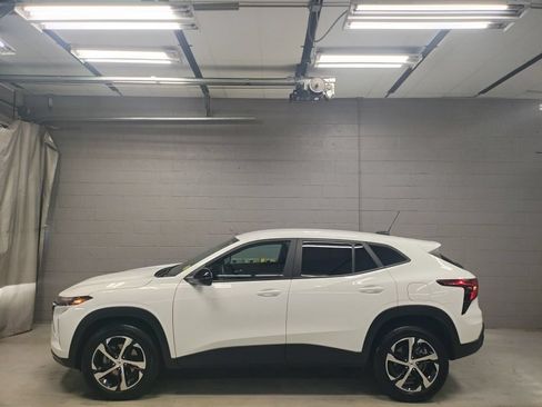 Used 2025 Chevrolet Trax RS w/ Driver Confidence Package FWD image 16