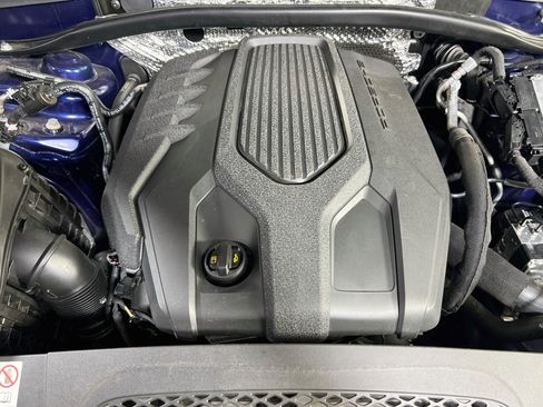 Used 2025 Porsche Macan w/ Premium Package Plus AWD/4WD image 30