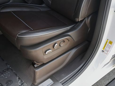 Used 2022 GMC Sierra 1500 Denali AWD/4WD image 11