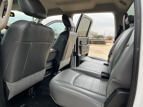 Used 2018 RAM 2500 Tradesman w/ Chrome Appearance Group image 8