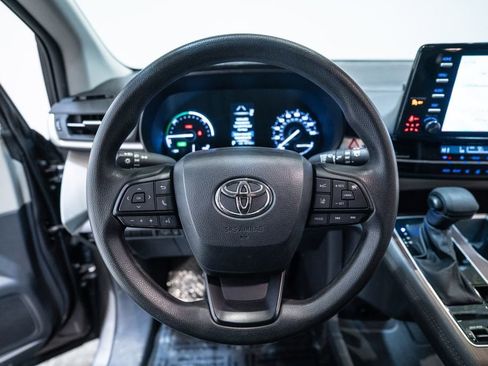 Certified 2024 Toyota Sienna LE image 17