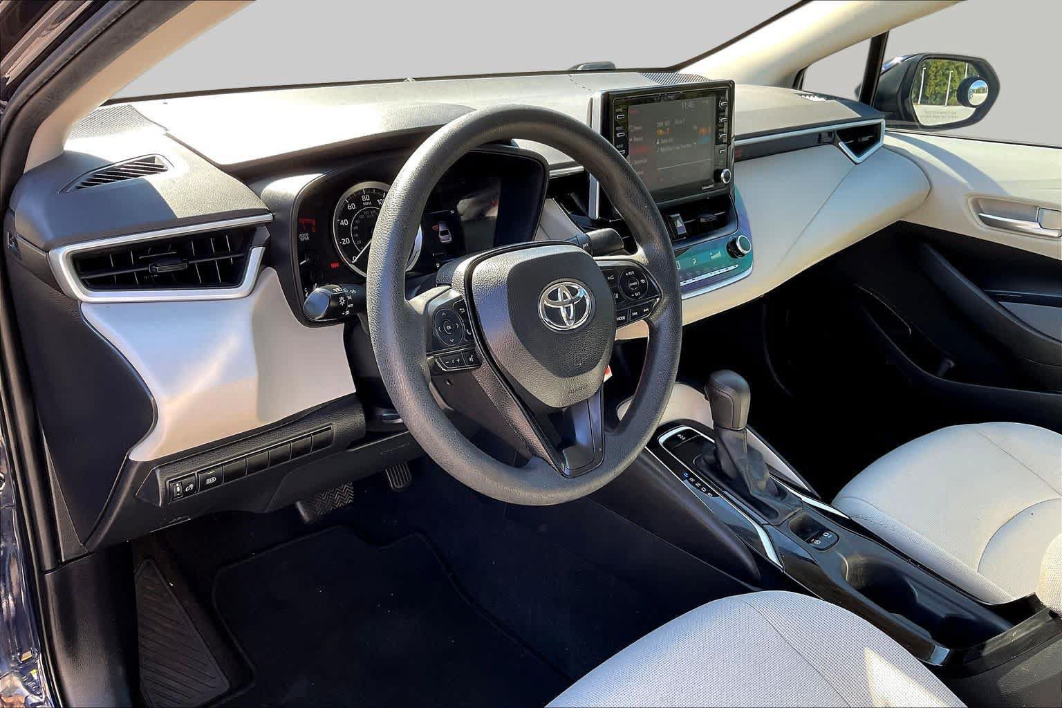 Used 2021 Toyota Corolla LE FWD image 17