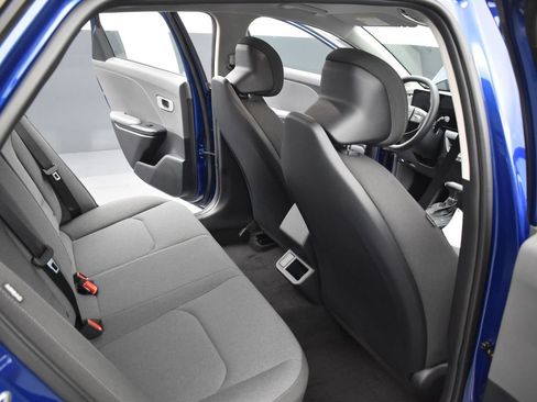 Certified 2025 Kia K4 LXS FWD image 18