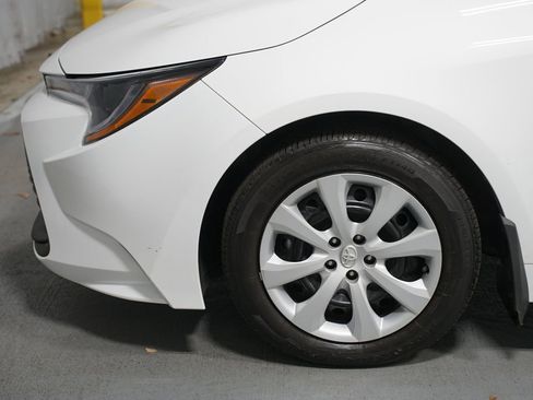 Certified 2025 Toyota Corolla LE image 5