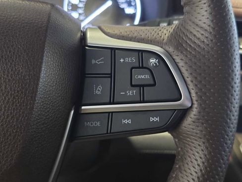 Used 2023 Toyota Sienna Platinum AWD/4WD image 38
