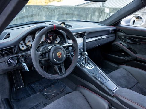 Certified 2018 Porsche 911 GT2 RS image 4