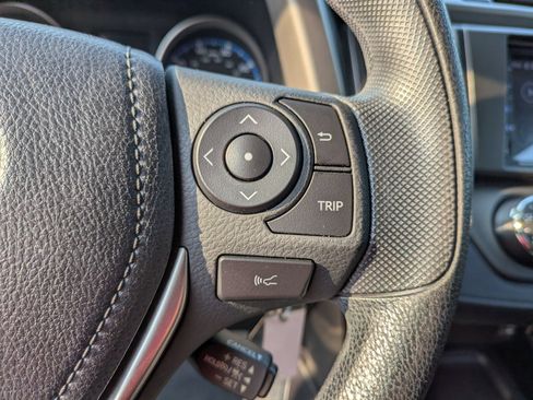 Used 2017 Toyota RAV4 LE FWD image 19