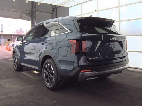 Used 2025 Kia Sorento S w/ Panoramic Sunroof Package image 6