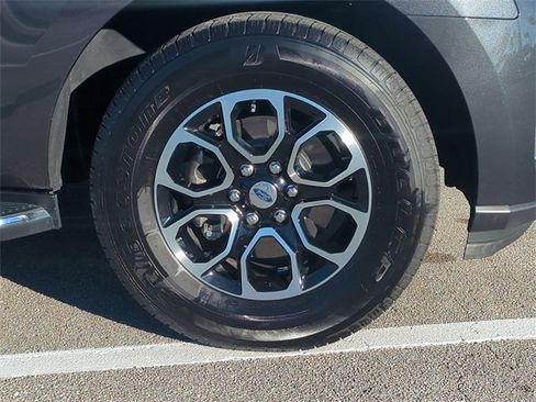 Certified 2023 Ford Expedition XLT image 11