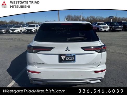 New 2026 Mitsubishi Outlander SEL image 10