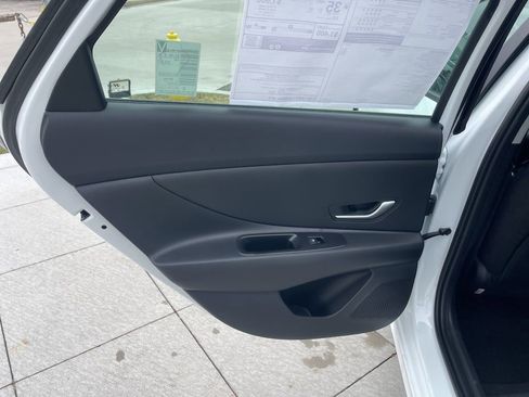 New 2026 Hyundai Elantra SE image 14