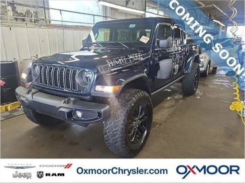 Certified 2025 Jeep Gladiator Sport AWD/4WD image 1