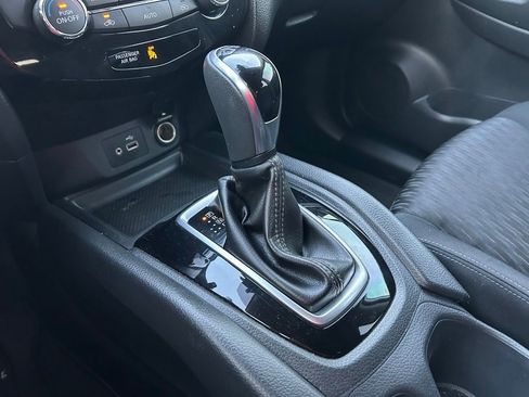 Used 2020 Nissan Rogue SV FWD image 28