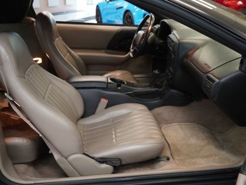 Used 2002 Chevrolet Camaro Z28 w/ Sport Appearance Pkg RWD image 18