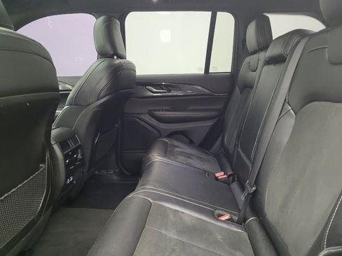 Used 2023 Jeep Grand Cherokee Altitude AWD/4WD image 18