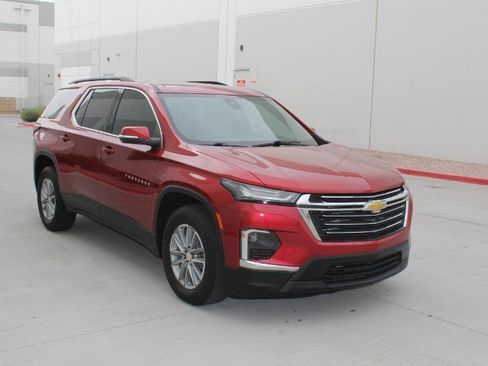 Used 2023 Chevrolet Traverse LT FWD image 3