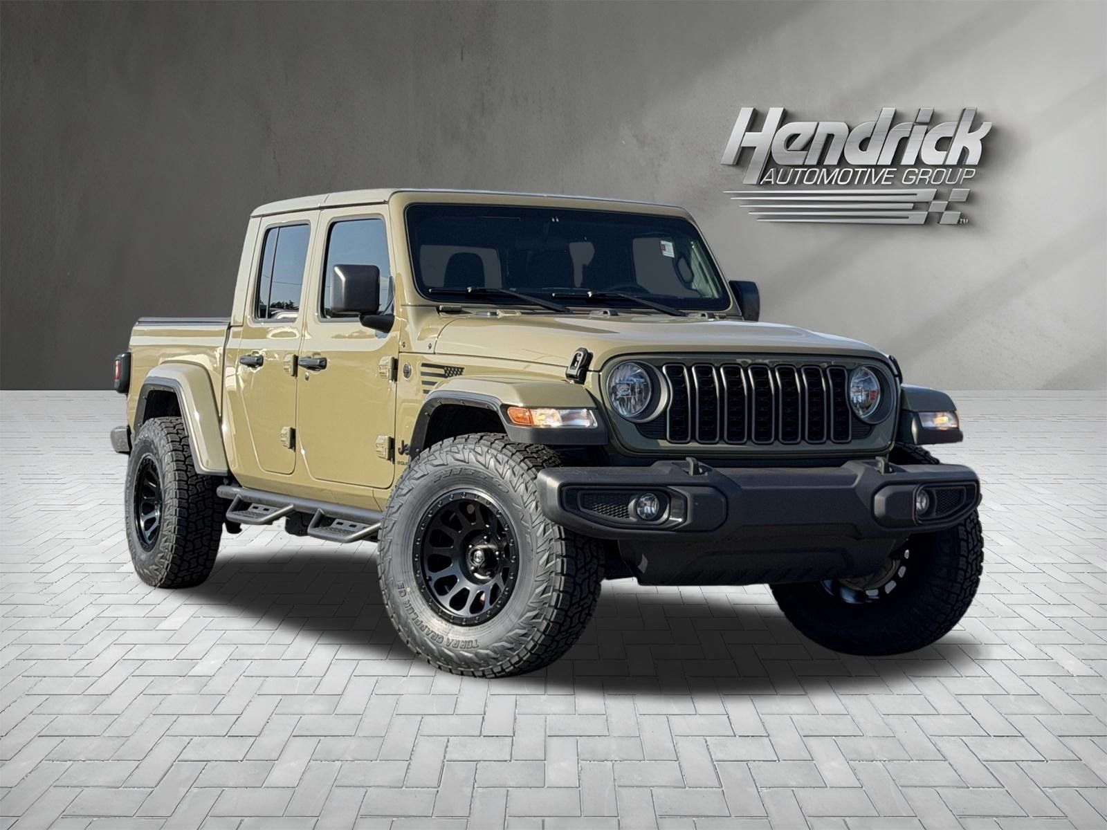 Used 2025 Jeep Gladiator Sport AWD/4WD image 2