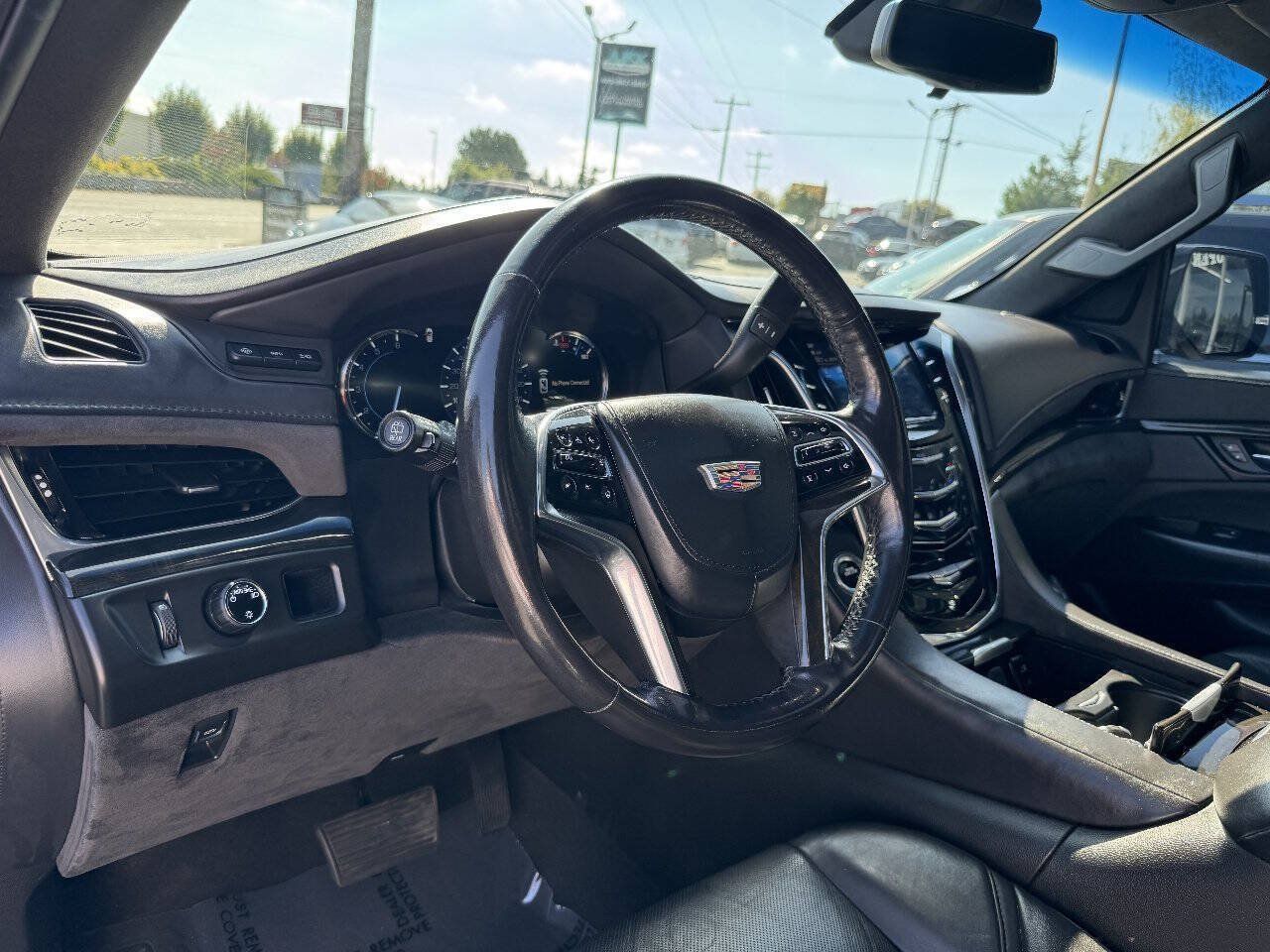 Used 2019 Cadillac Escalade Platinum RWD image 38