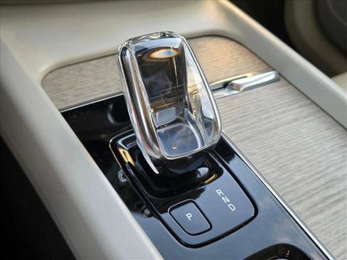 Used 2022 Volvo XC60 B5 Inscription w/ Protection Package Premier image 14