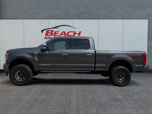 Used 2017 Ford F250 Platinum w/ Platinum Ultimate Package AWD/4WD image 3