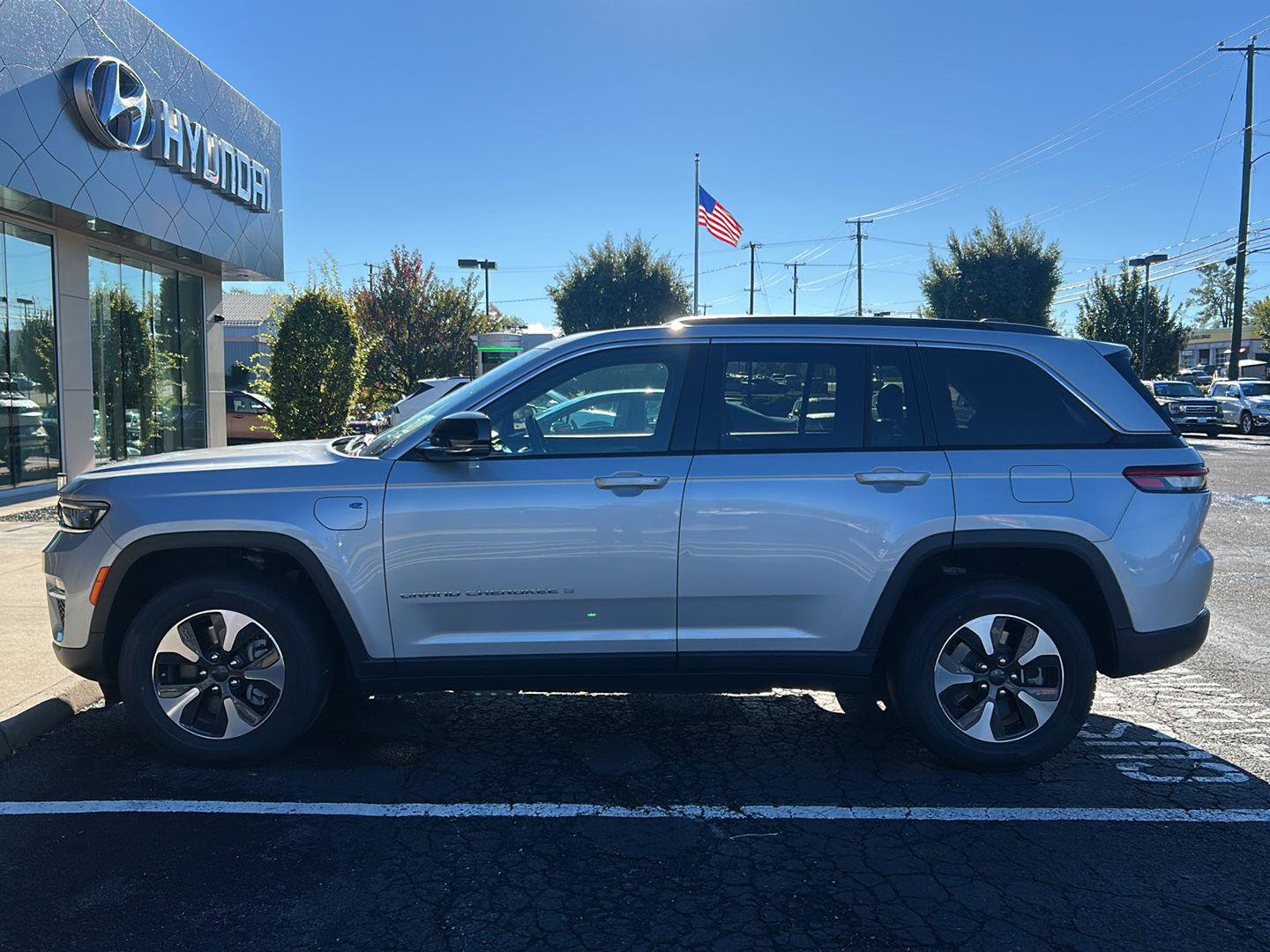 Used 2024 Jeep Grand Cherokee Limited 4xe AWD/4WD image 3
