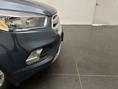 Used 2018 Ford Escape SE w/ SE Sync 3 Package FWD image 2