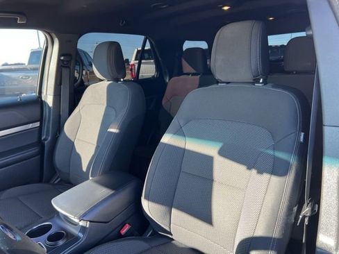 Used 2018 Ford Explorer XLT image 15