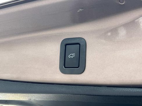 Used 2018 Toyota Highlander Limited FWD image 17