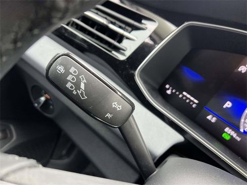 Certified 2025 Volkswagen Jetta SE image 28