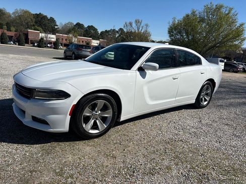 Used 2015 Dodge Charger SXT image 1