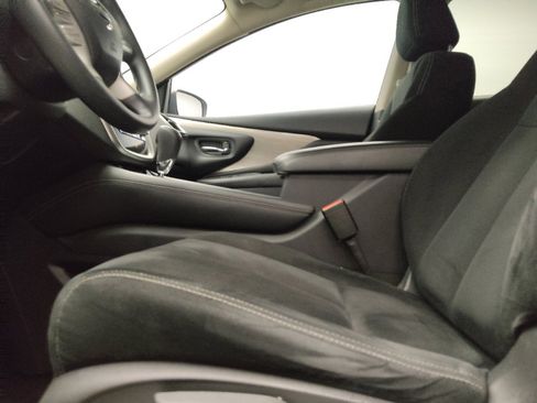 Used 2018 Nissan Murano S FWD image 17