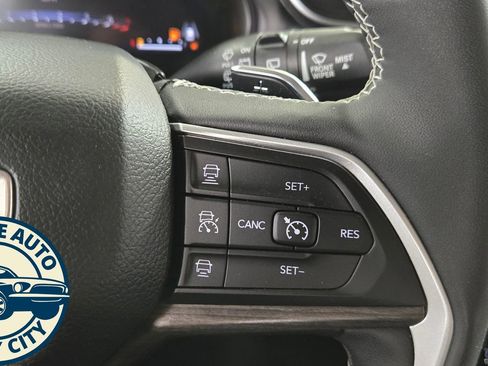 Used 2024 Jeep Grand Cherokee Limited AWD/4WD image 14