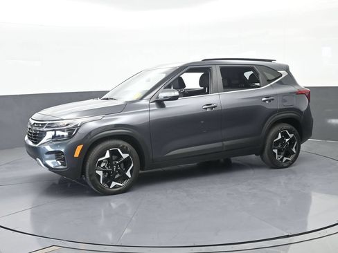 Used 2024 Kia Seltos EX FWD image 2