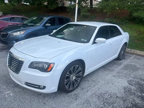Used 2013 Chrysler 300 S RWD image 2