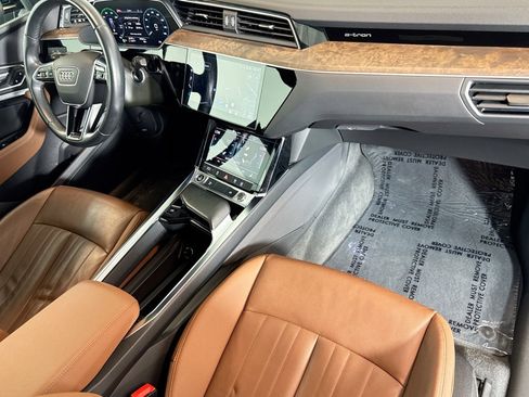 Used 2022 Audi e-tron Premium image 27