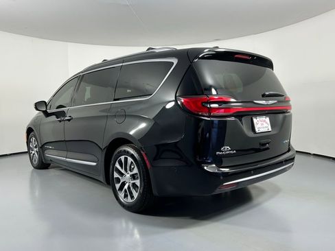 Used 2022 Chrysler Pacifica Pinnacle image 5