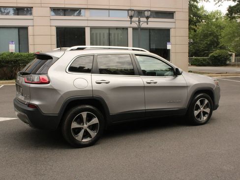Used 2019 Jeep Cherokee Limited AWD/4WD image 7