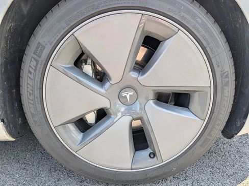 Used 2021 Tesla Model 3 Standard Range Plus RWD image 9
